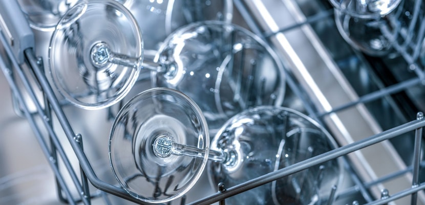 Pahare in masina de spalat vase